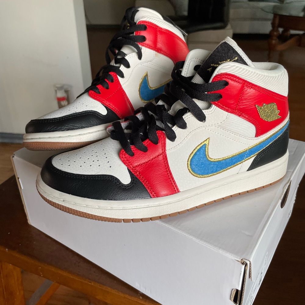 WMNS AIR JORDAN MID